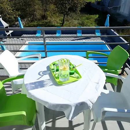 Croliday Apartment With Pool Nin Apartment