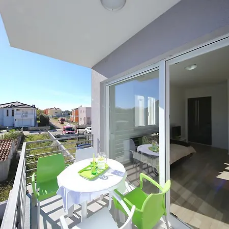 Croliday Apartment With Pool Nin *
