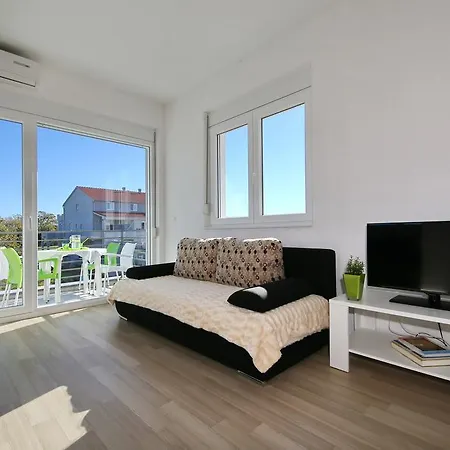 Croliday Apartment With Pool Nin *