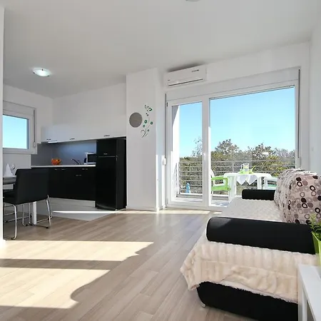 Croliday Apartment With Pool Nin Apartment *