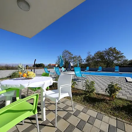 Croliday Apartment With Pool Nin Apartment