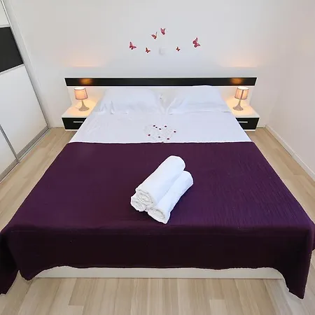 Croliday Apartment With Pool Nin Apartment *