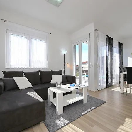 Apartment Croliday Apartment With Pool Nin *
