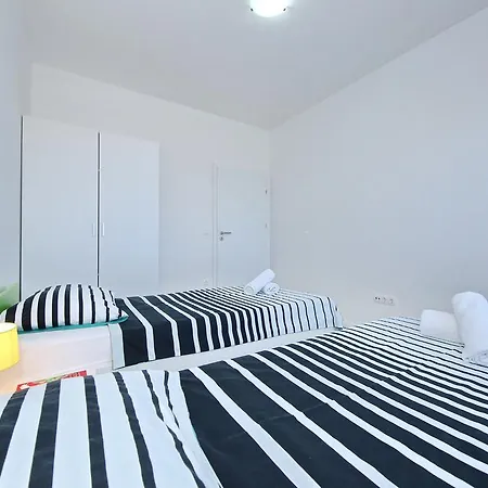 Croliday Apartment With Pool Nin Apartment