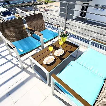 Croliday Apartment With Pool Nin