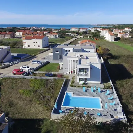 Croliday Apartment With Pool Nin *