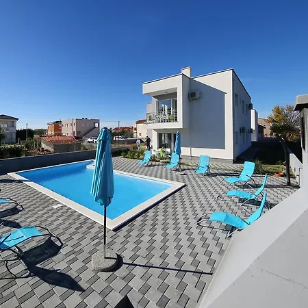 Croliday Apartment With Pool Nin *