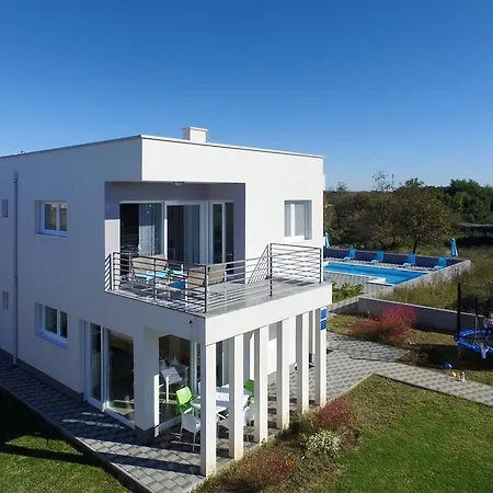 Croliday Apartment With Pool Nin * Zaton (Zadar)