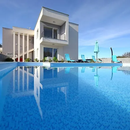 Croliday Apartment With Pool Nin Apartment Zaton (Zadar)