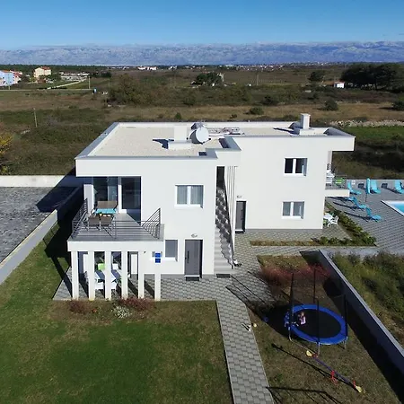 Croliday Apartment With Pool Nin *