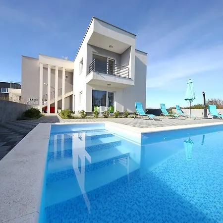 Croliday Apartment With Pool Nin Apartment *