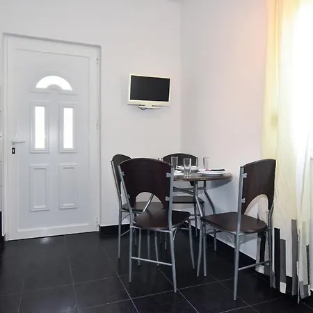 Croliday Apartment With Pool Nin Zaton (Zadar)