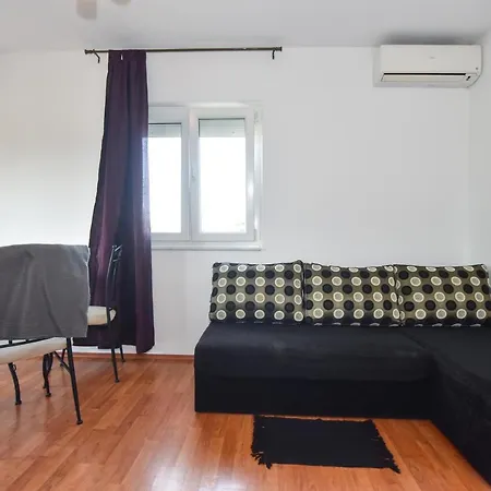Croliday Apartment With Pool Nin *