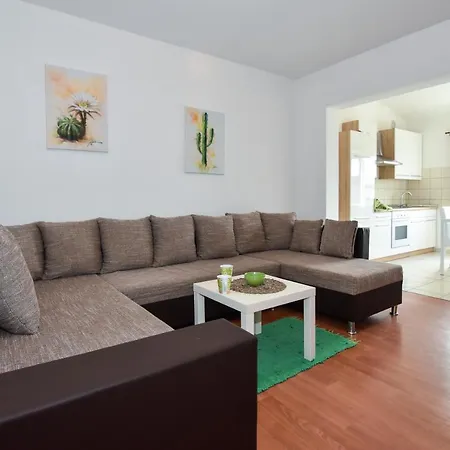 Croliday Apartment With Pool Nin *