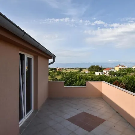 Apartment Croliday Apartment With Pool Nin