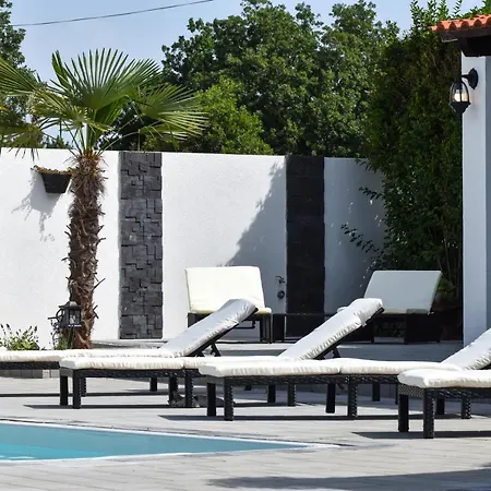 Croliday Apartment With Pool Nin * Zaton (Zadar)