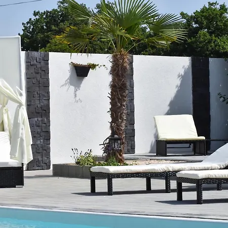 Apartment Croliday Apartment With Pool Nin *