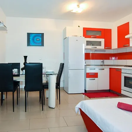 Apartment Croliday Apartment With Pool Nin Zaton (Zadar)