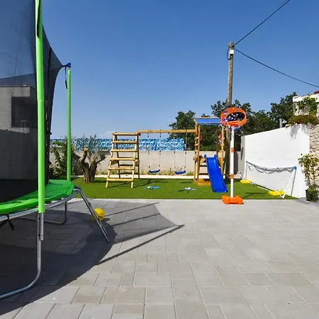 Croliday Apartment With Pool Nin Apartment *
