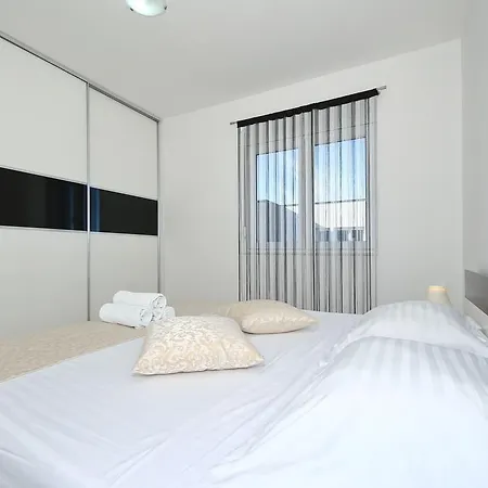 Croliday Apartment With Pool Nin Daire Zaton (Zadar)