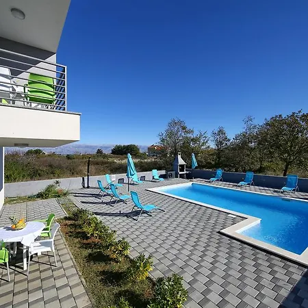 Croliday Apartment With Pool Nin Daire *