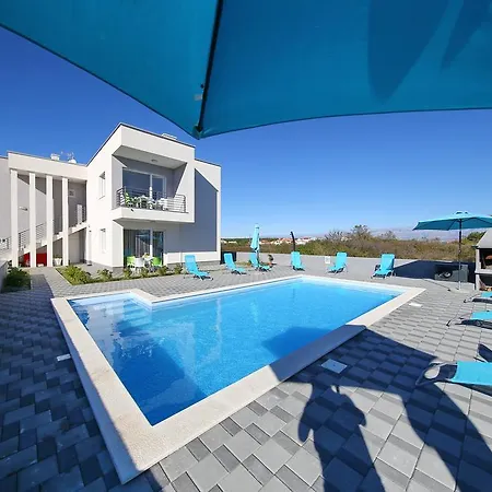 Croliday Apartment With Pool Nin Daire *