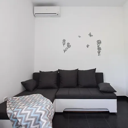 Croliday Apartment With Pool Nin Daire *