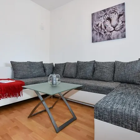 Croliday Apartment With Pool Nin Daire *