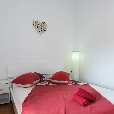 Croliday Apartment With Pool Nin *